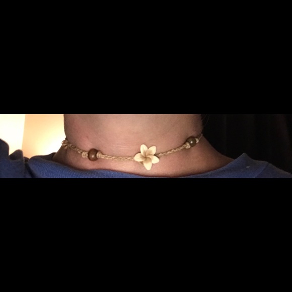 Jewelry - Twine flower necklace
